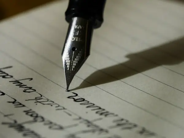 Escritura a mano sobre un cuaderno